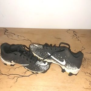 Boys Size 1Y Black Nike Football  Cleats